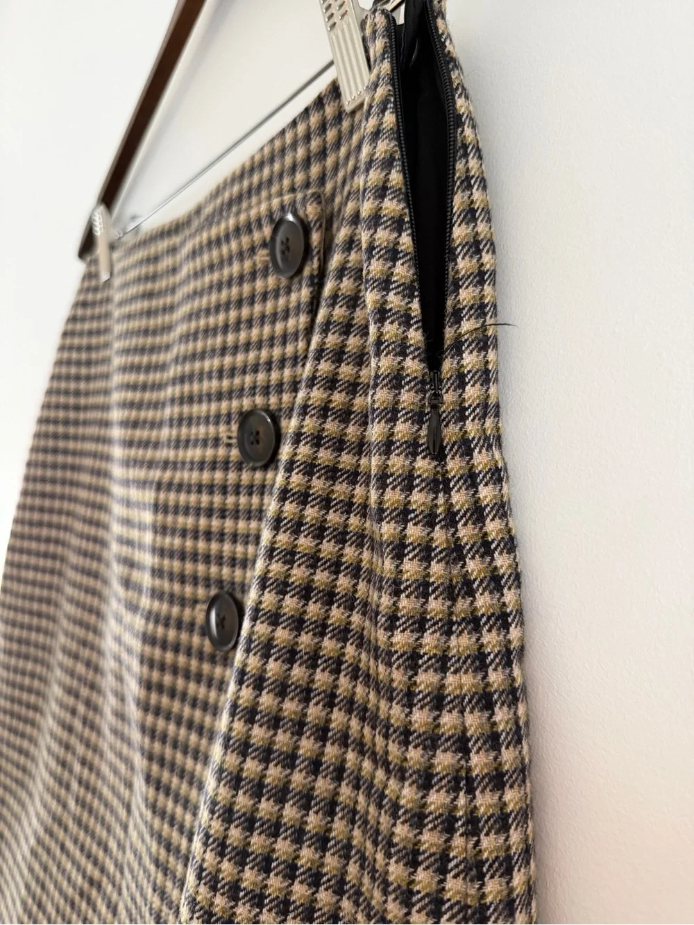 RW&CO. Black & Cream Houndstooth Button-Front Mini Skirt - Picture 2 of 5